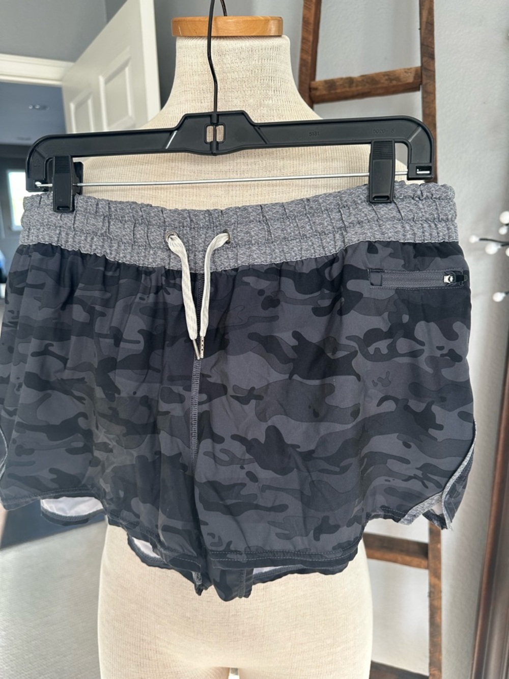 Vuori camo running shirts, size XL